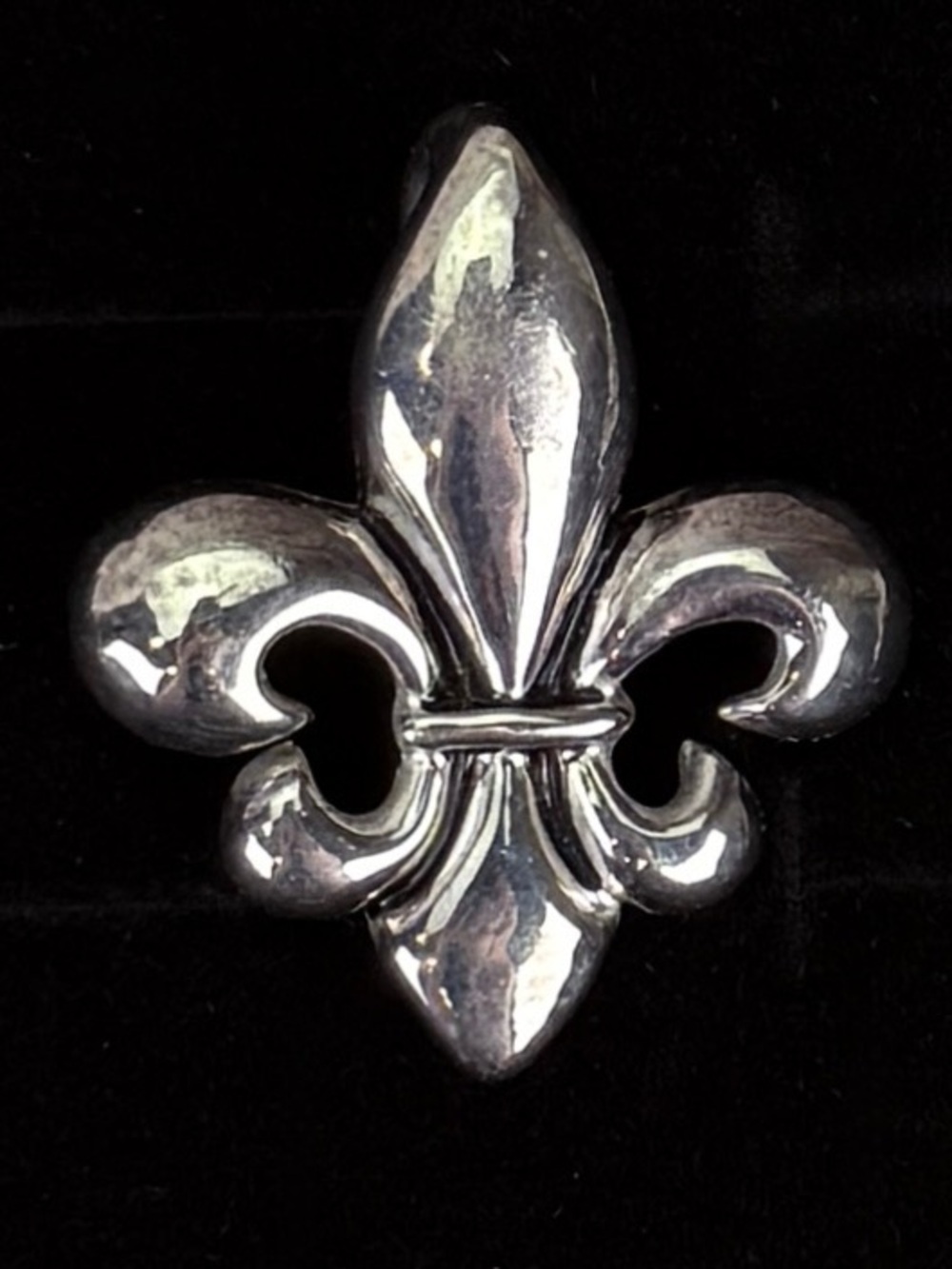 Vintage aged Silvertone Weighted Fleur de Lis, pendant + free 16” cord necklace